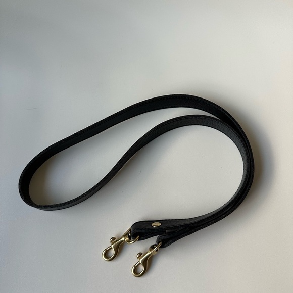 Clare V. Moyen Messenger - Picture 7 of 10